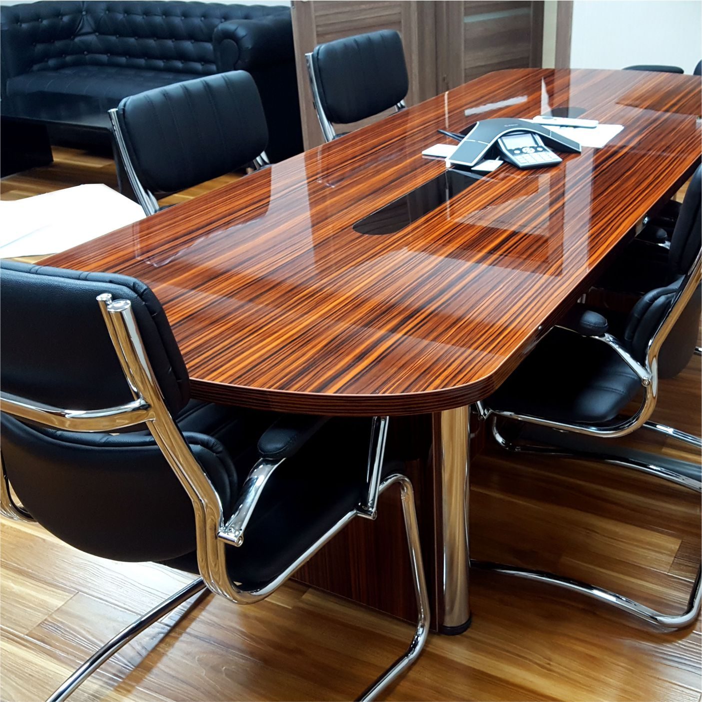 Meeting table