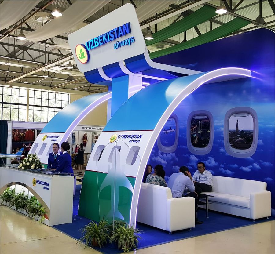 Команда ONE EXPO на стенде Uzbekistan Airways